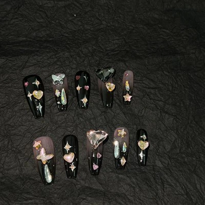 Litríkar demantaneglur